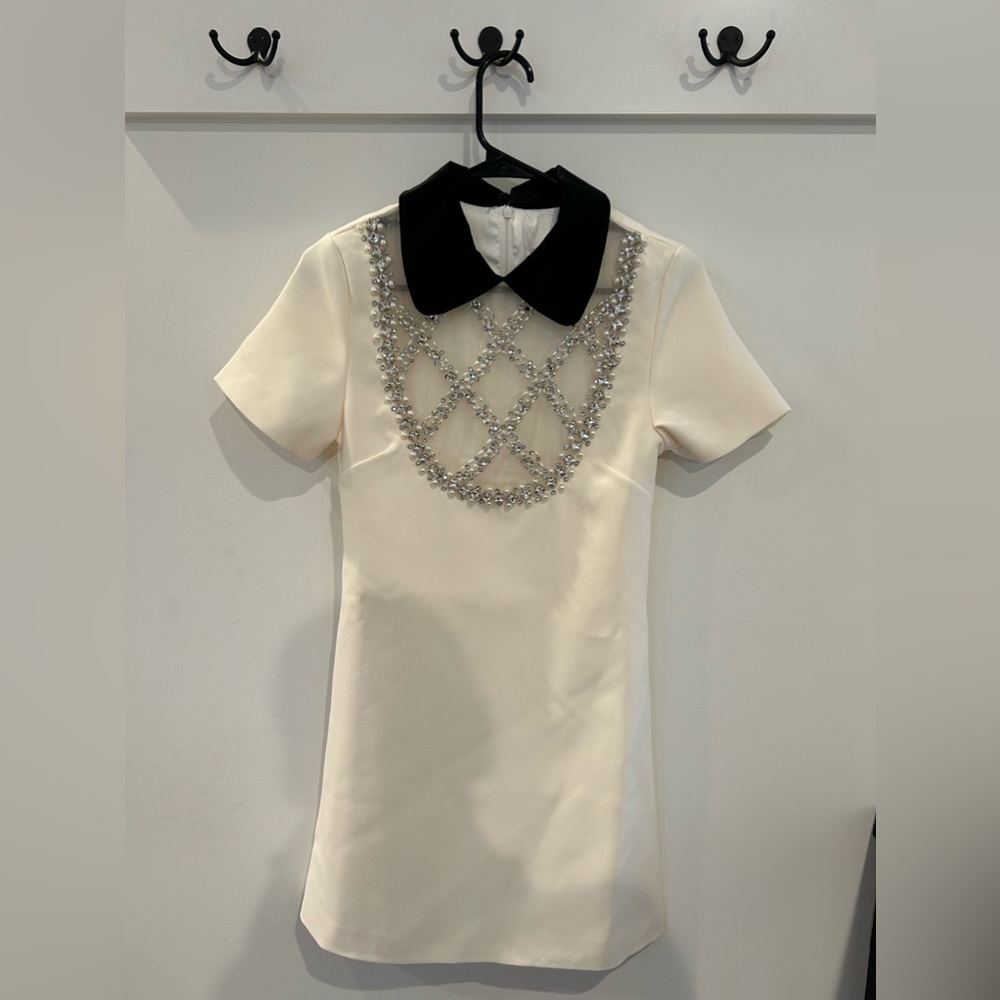 Sierra darien short sleeve collared embellished dress